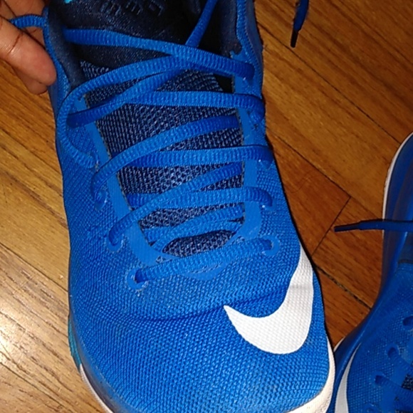 Lebron gym shoes - Picture 4 of 4